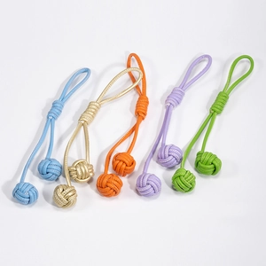 Porte-clés tressés en cuir faits à la main en plusieurs couleurs avec double nœud sphérique