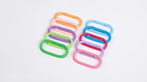 Set di dieci moschettoni ovali colorati in metallo verniciato con chiusura a molla