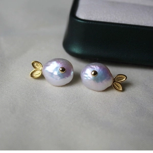 Baroque pearl whale earrings in gold and iridescent purple for an elegant ocean look