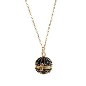 Collier doré vintage avec un pendentif sphérique en émail noir orné de gravures fines