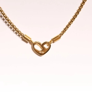 Collier en acier inoxydable plaqué or 18k avec pendentif coeur gravé Mom et infini