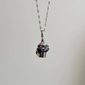 Collier élégant avec pendentif gâteau à la crème en perles et cristaux scintillants