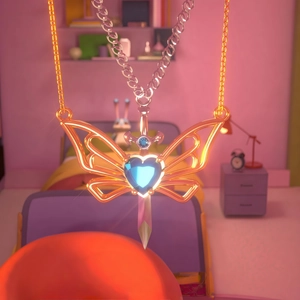 Fantasie ketting met blauwe hartsteen en vlindervleugels in roségouden afwerking