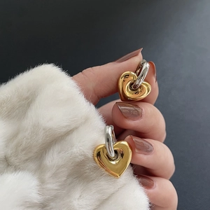 Boucles d'oreilles cœur contrastées de style français avec pendentif or et anneau argent