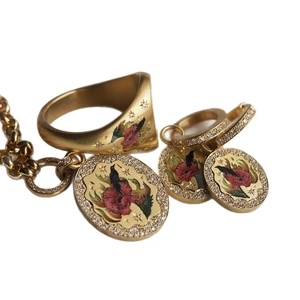 Conjunto de joyas chapadas en oro con motivos vintage de pájaros y flores de esmalte