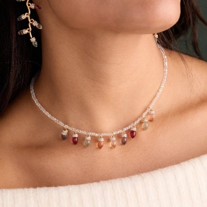 Collana girocollo con ciondoli a goccia colorati e dettagli in zirconi scintillanti
