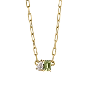 Collar de cadena de clip dorado con circón de pera y piedra verde de corte esmeralda