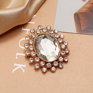 Broche vintage surdimensionnée en cristal ovale avec strass étincelants montés sur or