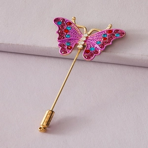 Élégante broche papillon vintage dorée ornée de cristaux violets et strass colorés