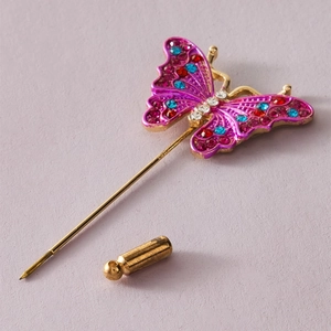 Broche papillon tendance avec strass colorés et longue épingle dorée pour pulls