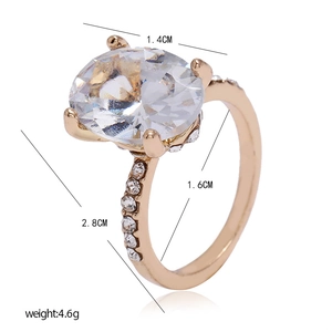 Detailansicht des Roségold-Rings mit Strass-Maßen und 2,8 cm Gesamthöhe