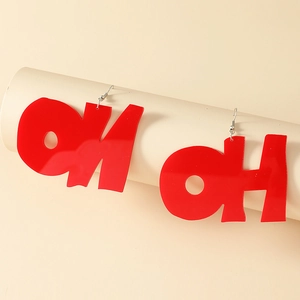 Boucles d'oreilles pendantes alphabet OH en acrylique rouge avec finition brillante