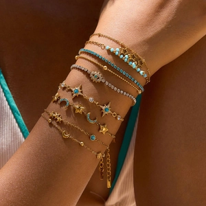 Goldenes mehrlagiges Boho Armband Set mit blauen Zirkonia Stern Mond und Auge Motiven