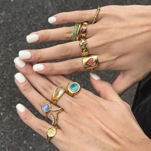Set aus Gold-Zirkonia-Edelstahlringen mit blauen und roten Steinen für Damen