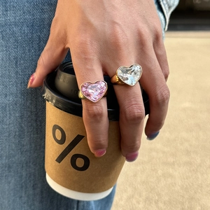 Chic gold-plated stainless steel heart-shaped zircon rings in pink and clear white colors