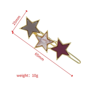 Close-up of star hair clip with dimensions 65x25mm and three-color acrylic stars
