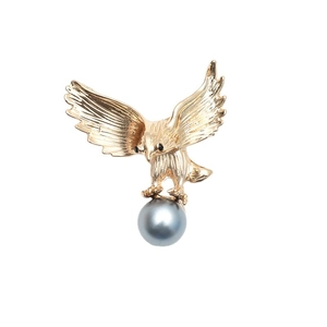 Broche aigle dorée vintage avec perle argentée pour tenues de mode élégantes