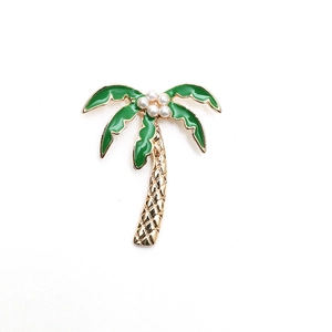 Broche cocotier dorée avec feuilles en émail vert et perles blanches élégantes