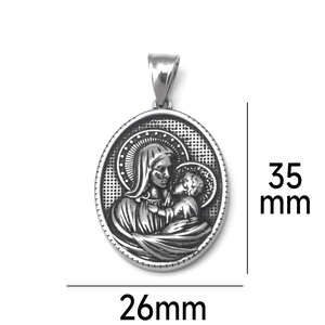 Detail van ovale Maagd Maria hanger met afmetingen van 35 mm hoogte en 26 mm breedte