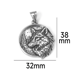 Gedetailleerd aanzicht van vintage wolfskop hanger in roestvrij staal, 32 mm breed