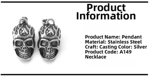 Gros plan du pendentif crâne en acier inoxydable avec texture de flamme et gravure A