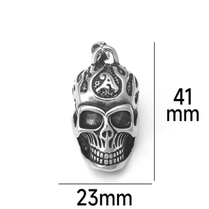Dimensions détaillées du pendentif crâne gothique: hauteur 41 mm et largeur 23 mm