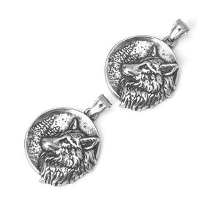 Vintage roestvrijstalen wolfskop hanger met bosdetails en antieke afwerking
