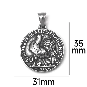 Dimensions détaillées du pendentif coq en argent vintage avec gravure française 1913