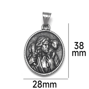 Vista dettagliata del ciondolo religioso Buon Pastore in acciaio inossidabile da 38x28 mm