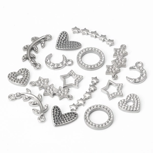 Surtido de colgantes de acero inoxidable plateado con formas de corazón, estrella y luna