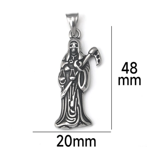Vue détaillée du pendentif Faucheuse en acier inoxydable avec faux et balance, 48x20mm