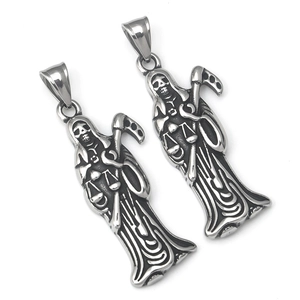 Pendentif faucheuse en acier inoxydable punk rétro avec faux et balance de la justice