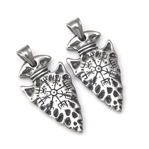 Retro stainless steel Viking spearhead pendant with Vegvisir compass and hammered texture