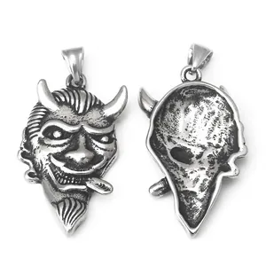 Vue avant et arrière du pendentif démon taureau de style punk rétro en acier inoxydable
