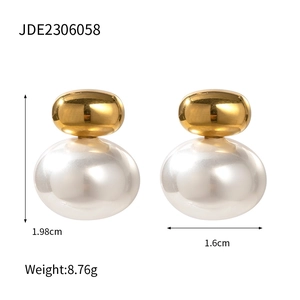 Elegant gold oval studs with white pearl drops featuring dimensions and weight details