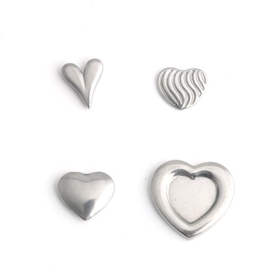 Lot de quatre pendentifs cœurs en acier inoxydable style punk pour bijoux DIY hip hop
