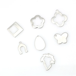 Pendentifs en Acier Inoxydable Forme de Fer à Cheval Papillon Fleur Feuille d'Érable Breloques pour Création de Bijoux DIY Collier Bracelet