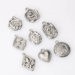 Set di 8 ciondoli vintage in acciaio inossidabile con motivi a rosa, sirena e cuore