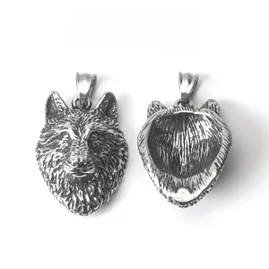Vue détaillée de l'avant et de l'arrière du pendentif tête de loup en acier style punk