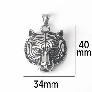 Dimensioni dettagliate del ciondolo testa di tigre in acciaio: 40mm altezza e 34mm larghezza