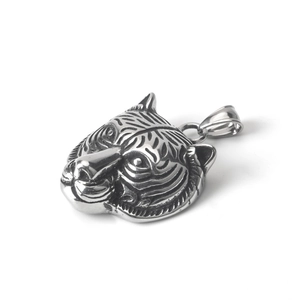 Collana con ciondolo a testa di tigre in acciaio inossidabile con texture a rilievo argento vintage