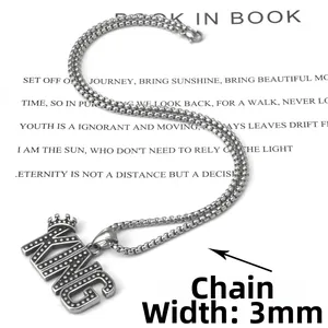 Détail de la chaîne box en acier de 3mm avec un pendentif KING et sa couronne