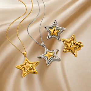 Ensemble collier et bague en acier titane avec pendentif étoile poli en or et argent