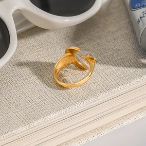 Adjustable gold star and moon ring in polished stainless steel for women fashion