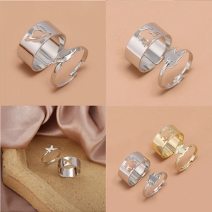Anelli geometrici regolabili con motivi a farfalla e pianeta in finitura oro e argento