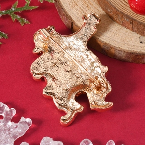 Broche Père Noël dorée avec fermoir à épingle sur fond festif rouge