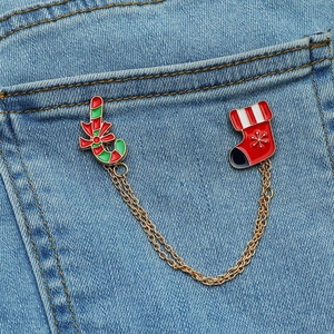 Vintage Enamel Christmas Brooch Alloy Candy Cane Boot Double Chain Tassel Pin Red Gold Holiday Party Jewelry Gift For Women