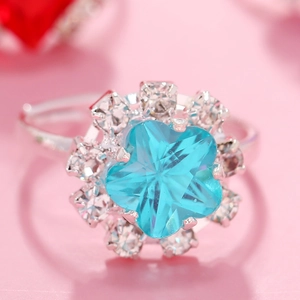 Sternförmiger blauer Kristallring mit glitzerndem Halo und verstellbarem Silberband