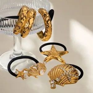 Set d'élastiques à cheveux en acier doré avec breloques coquillages et étoiles de mer