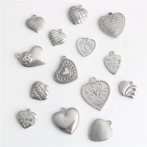 Stainless Steel Heart Pendants For DIY Jewelry Making Vintage Punk Hip Hop Silver Engraved Rose Flower Pattern Charms Metal Heart Pendant Accessories